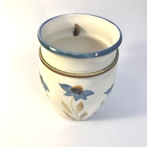 Art Pottery Wall Pocket Vase 6” Blue Daisy Flower Arts North Nova Scotia - Picture 5 of 10